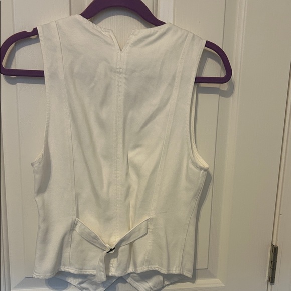 White Button-Up Vest - Picture 4 of 4